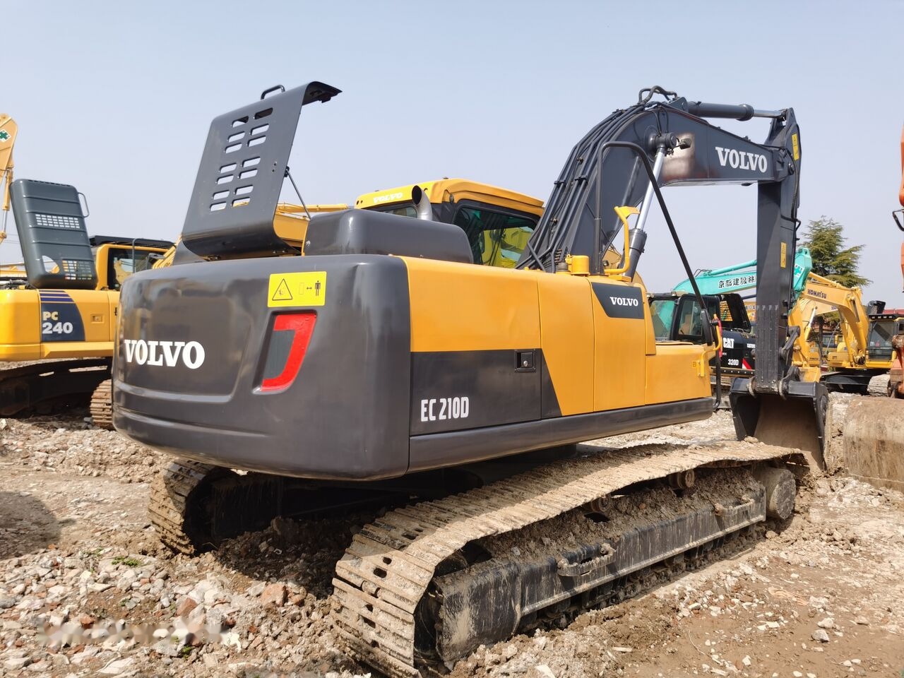Volvo EC210D - حفار زحاف: صورة 2 Volvo EC210D - حفار زحاف: صورة 2