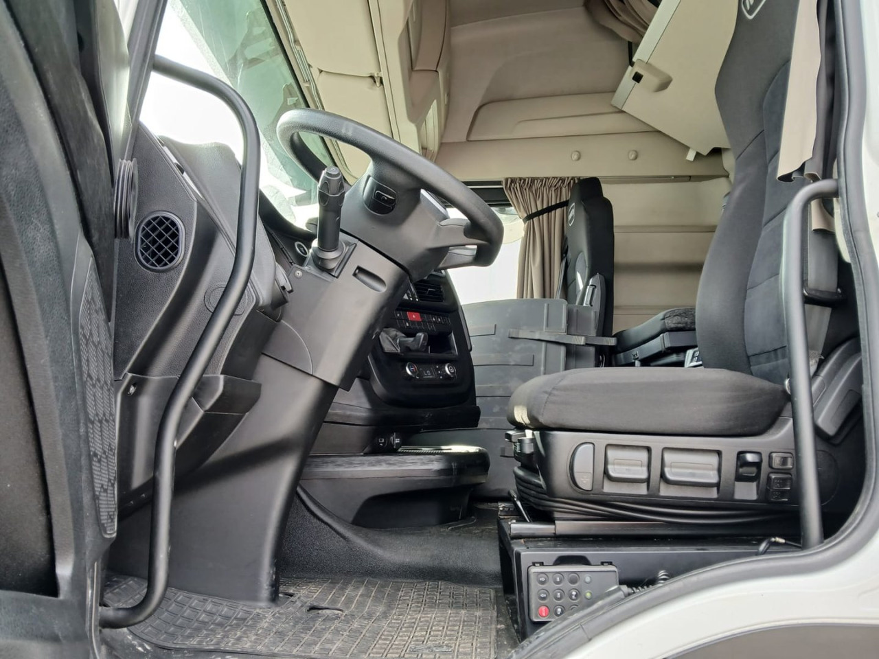 Cabeza Tractora IVECO 460 AUTOMATICO INTARDER ADR - وحدة جر: صورة 5 Cabeza Tractora IVECO 460 AUTOMATICO INTARDER ADR - وحدة جر: صورة 5