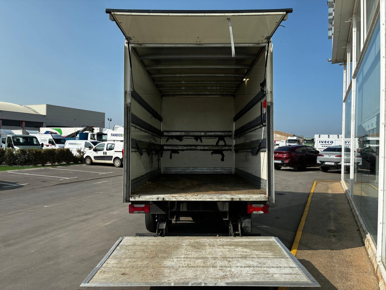 Caja cerrada IVECO 35C16 20m3 - شاحنة مغلقة الصندوق: صورة 5 Caja cerrada IVECO 35C16 20m3 - شاحنة مغلقة الصندوق: صورة 5
