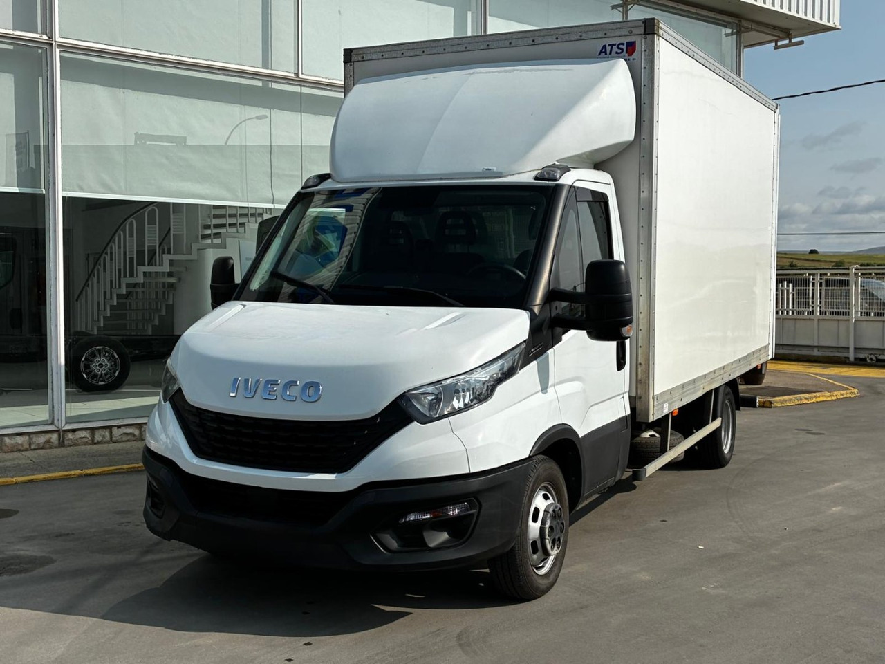 Caja cerrada IVECO 35C16 20m3 - شاحنة مغلقة الصندوق: صورة 1 Caja cerrada IVECO 35C16 20m3 - شاحنة مغلقة الصندوق: صورة 1
