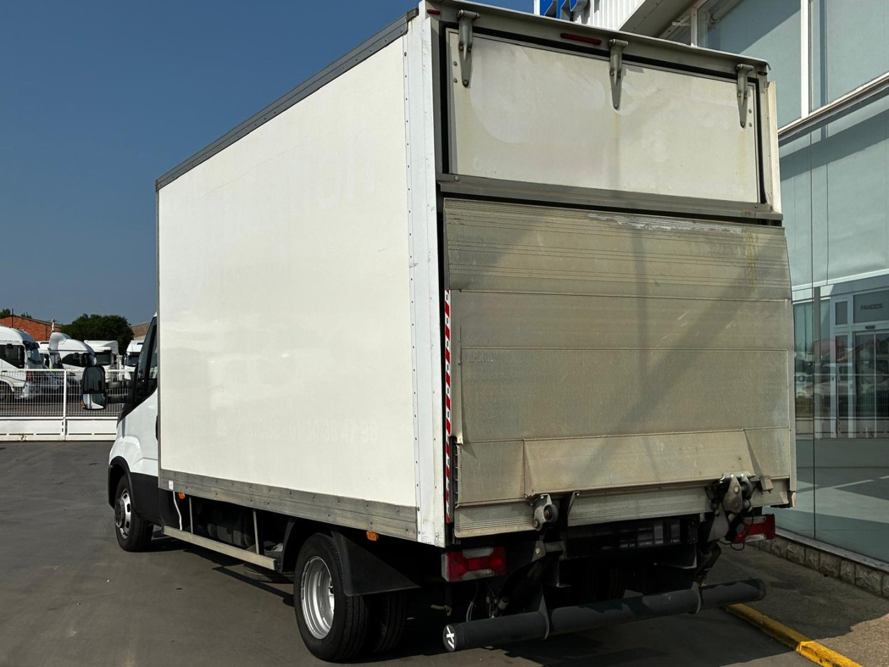 Caja cerrada IVECO 35C16 20m3 - شاحنة مغلقة الصندوق: صورة 4 Caja cerrada IVECO 35C16 20m3 - شاحنة مغلقة الصندوق: صورة 4