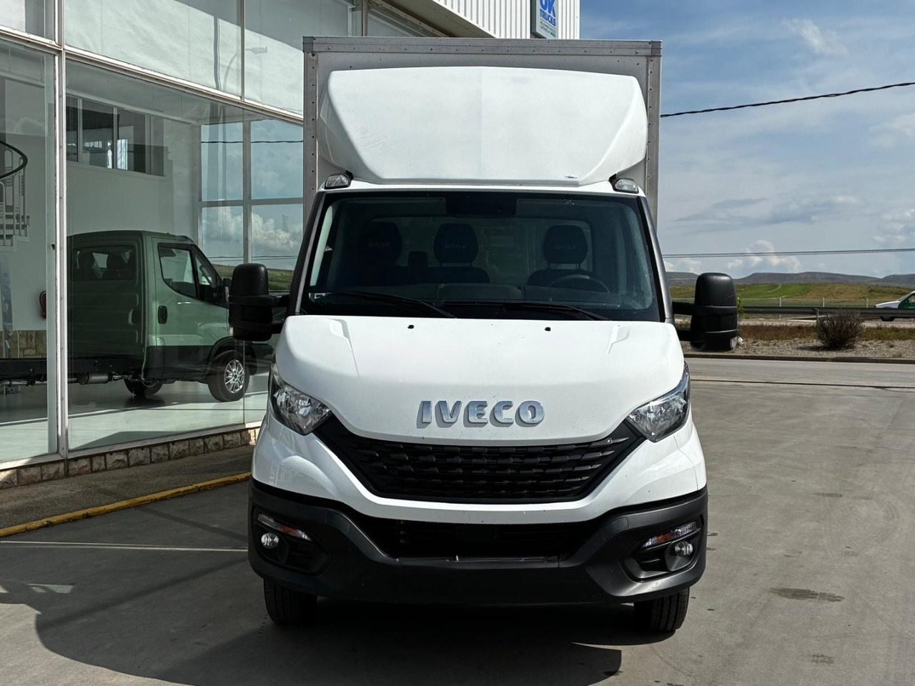 Caja cerrada IVECO 35C16 3.0 20m3 - شاحنة مغلقة الصندوق: صورة 2 Caja cerrada IVECO 35C16 3.0 20m3 - شاحنة مغلقة الصندوق: صورة 2