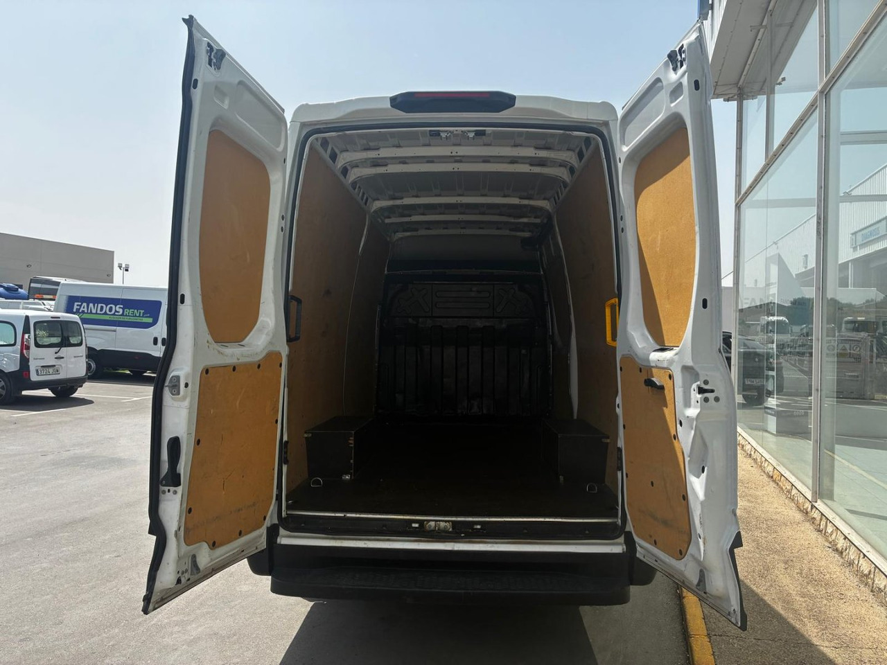 Furgón IVECO 35S14 V 12m3 - فان: صورة 5 Furgón IVECO 35S14 V 12m3 - فان: صورة 5