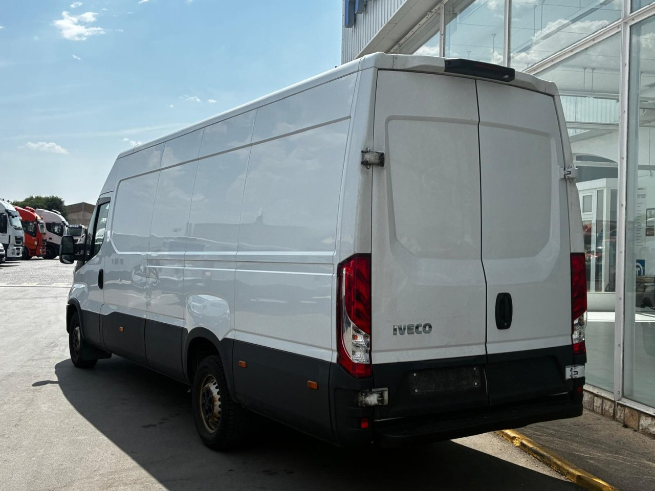 Furgón IVECO 35S14 V 16m3 - فان: صورة 4 Furgón IVECO 35S14 V 16m3 - فان: صورة 4