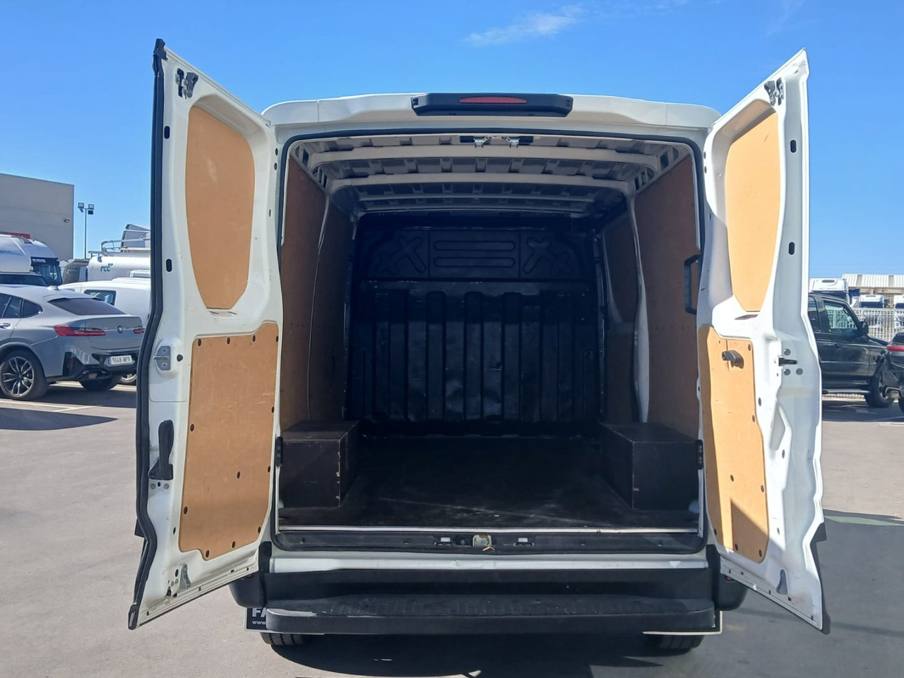 Furgón IVECO 35S16 V 9m3 - فان: صورة 5 Furgón IVECO 35S16 V 9m3 - فان: صورة 5