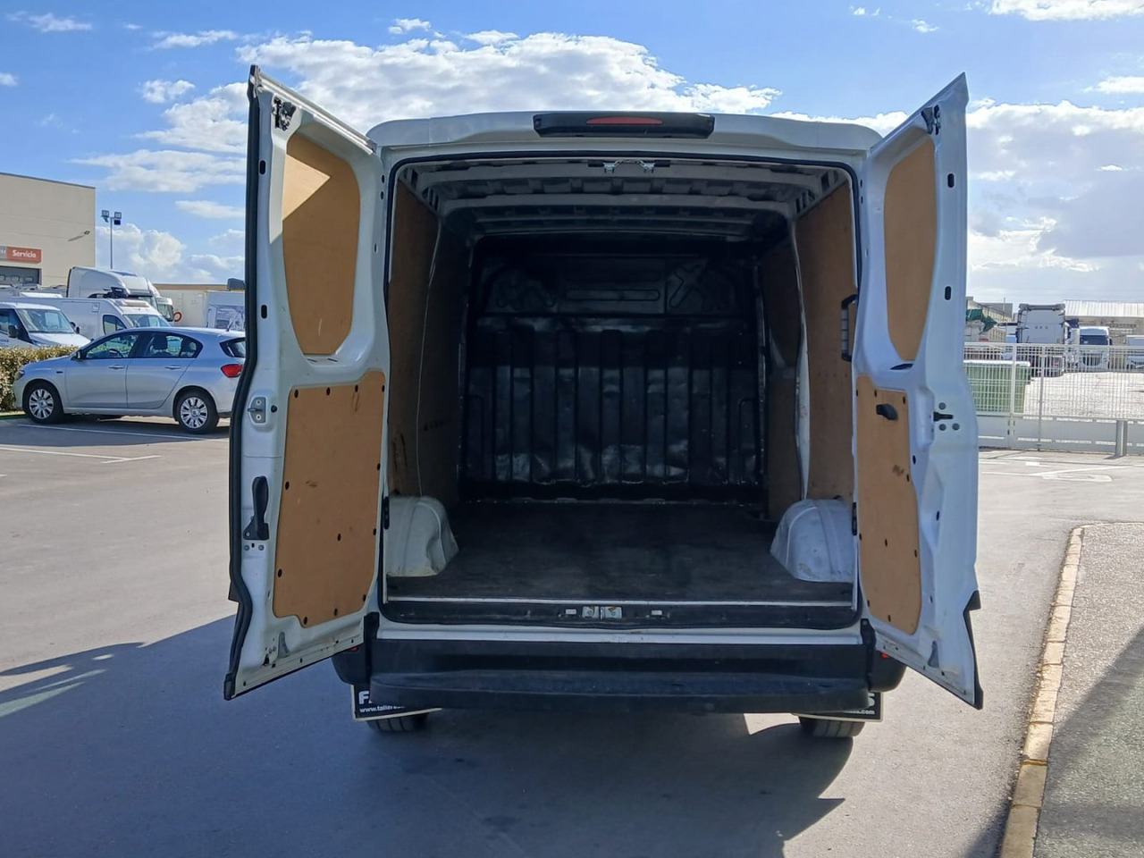 Furgón IVECO 35S16 V 9m3 - فان: صورة 5 Furgón IVECO 35S16 V 9m3 - فان: صورة 5