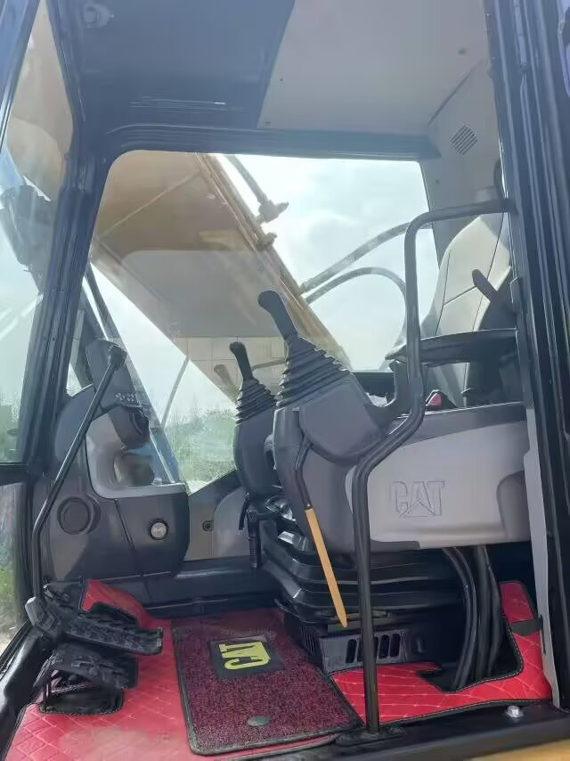 حفار زحاف CAT 320D2L: صورة 9