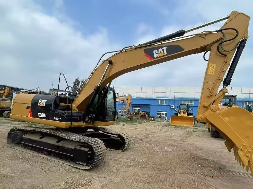 حفار زحاف CAT 320D2L: صورة 6