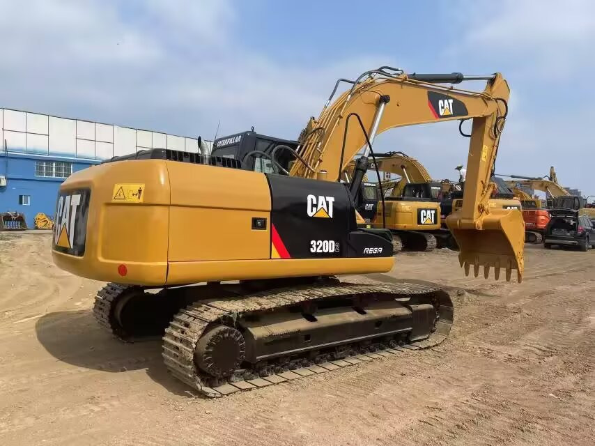 CATERPILLAR 320D2 L CAT - حفار زحاف: صورة 1 CATERPILLAR 320D2 L CAT - حفار زحاف: صورة 1