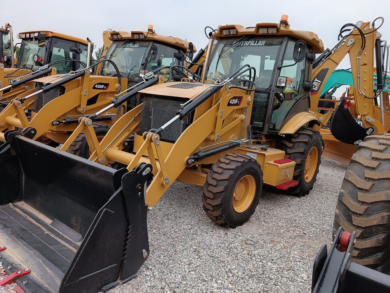 CATERPILLAR 420F Ⅱ - جرافة حفار: صورة 1 CATERPILLAR 420F Ⅱ - جرافة حفار: صورة 1