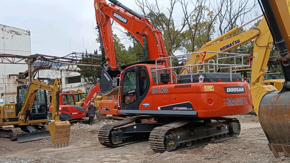 DOOSAN DX225 LC - حفار زحاف: صورة 3 DOOSAN DX225 LC - حفار زحاف: صورة 3
