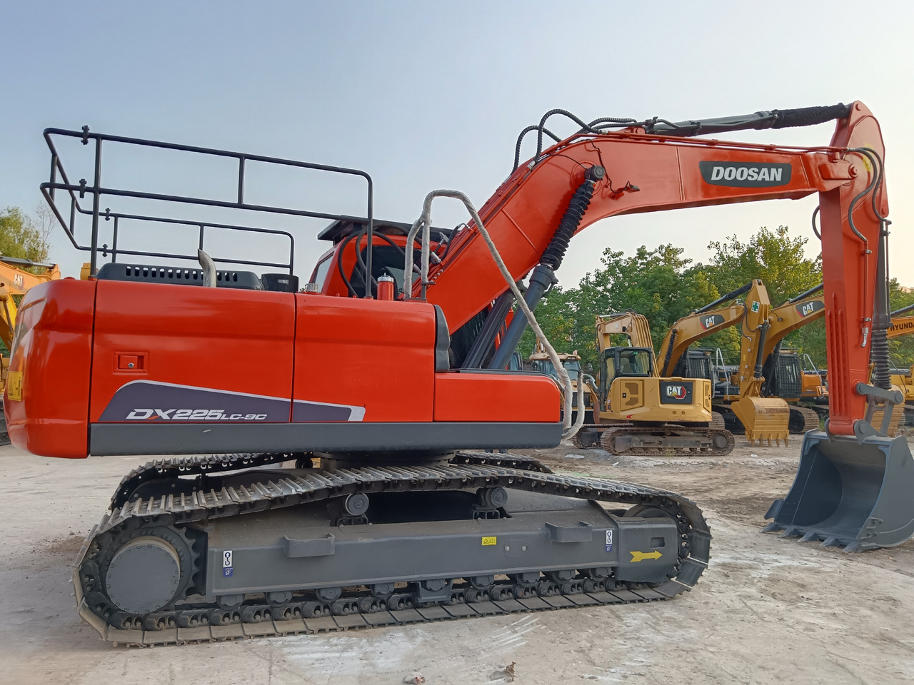 DOOSAN DX225LC-9C DX225LCA - حفار زحاف: صورة 1 DOOSAN DX225LC-9C DX225LCA - حفار زحاف: صورة 1