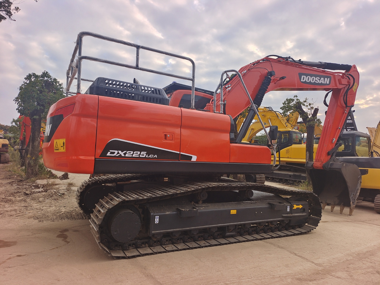 DOOSAN DX225LCA - حفار زحاف: صورة 2 DOOSAN DX225LCA - حفار زحاف: صورة 2