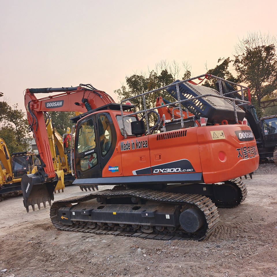 DOOSAN DX300 LC - 9C DX300LCA - حفار زحاف: صورة 1 DOOSAN DX300 LC - 9C DX300LCA - حفار زحاف: صورة 1