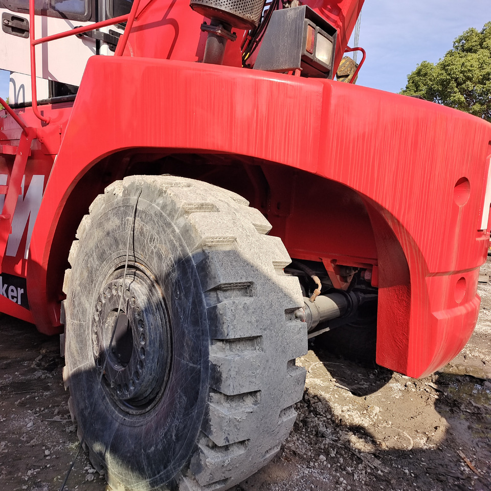 FANTUZZI CS 45 KMHD 45 TON CONTAINER REACH CRANE - المعبِّئ المناول: صورة 3 FANTUZZI CS 45 KMHD 45 TON CONTAINER REACH CRANE - المعبِّئ المناول: صورة 3