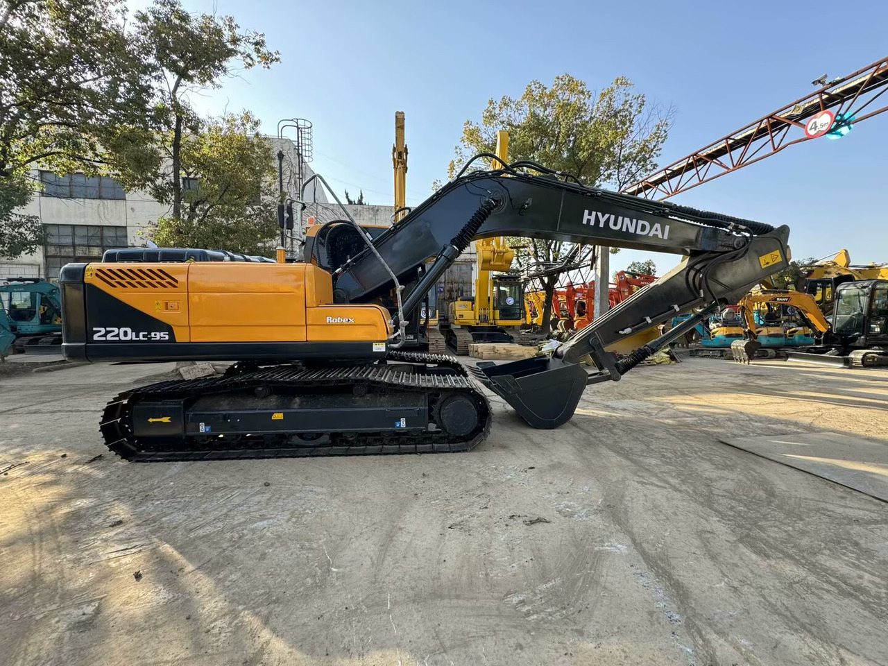 HYUNDAI 220LC-9S - حفار زحاف: صورة 3 HYUNDAI 220LC-9S - حفار زحاف: صورة 3