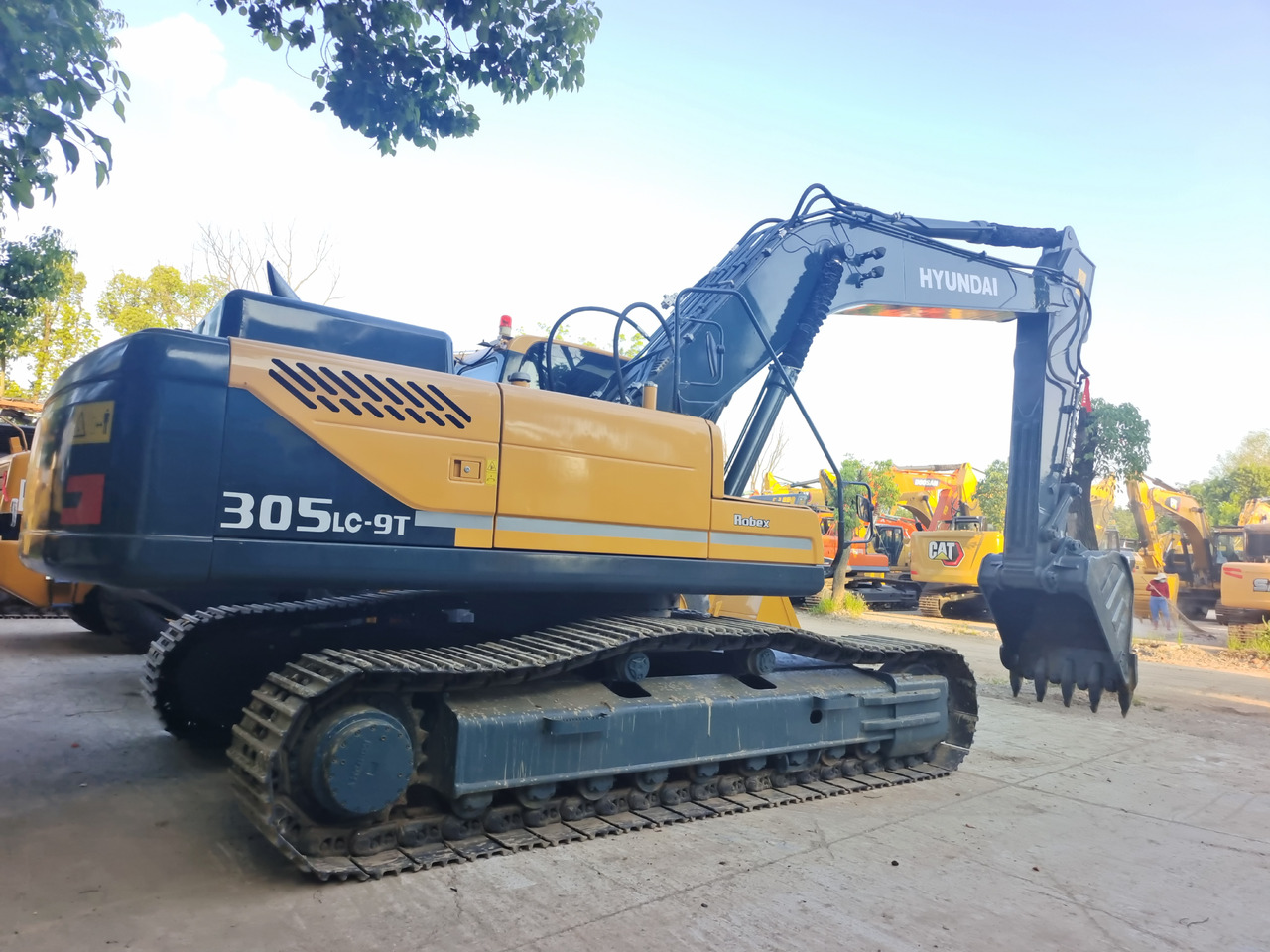 HYUNDAI 305LC - 9T 305 LC - 9T 305LC-9S 330LC-9S - حفار زحاف: صورة 1 HYUNDAI 305LC - 9T 305 LC - 9T 305LC-9S 330LC-9S - حفار زحاف: صورة 1