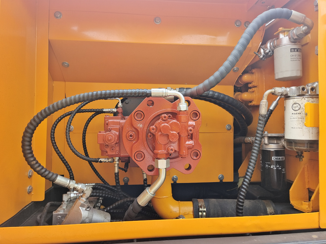 HYUNDAI HX220HD - حفار زحاف: صورة 5 HYUNDAI HX220HD - حفار زحاف: صورة 5