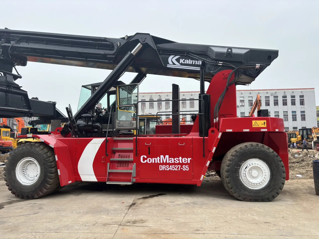KALMAR DRS 4527 - S5 DRF450 DRT 450 45TON CONTAINER HANDLER - المعبِّئ المناول: صورة 5 KALMAR DRS 4527 - S5 DRF450 DRT 450 45TON CONTAINER HANDLER - المعبِّئ المناول: صورة 5