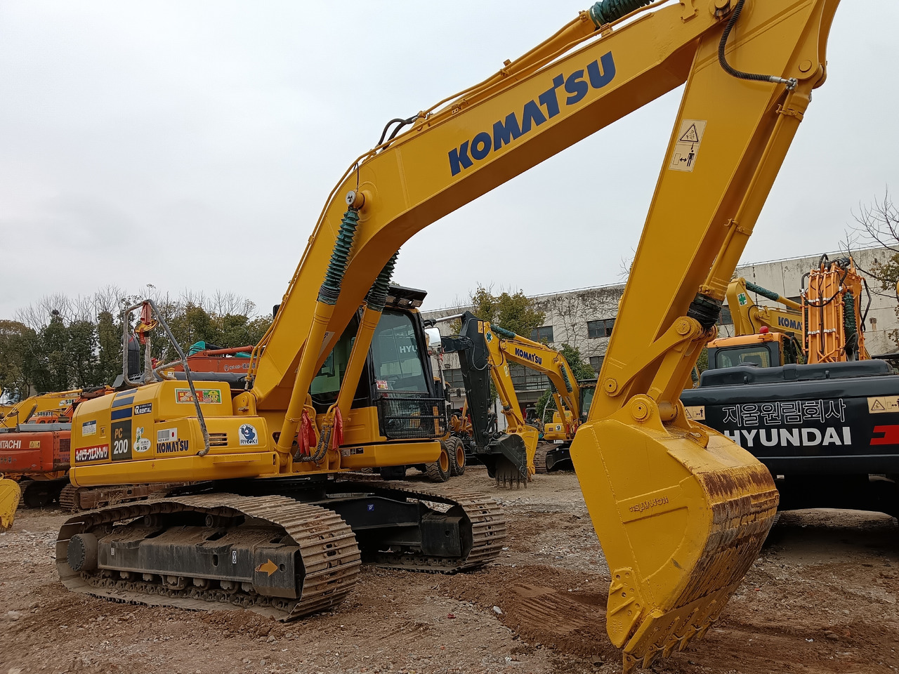 KOMATSU PC200-8 N1 - حفار زحاف: صورة 2 KOMATSU PC200-8 N1 - حفار زحاف: صورة 2