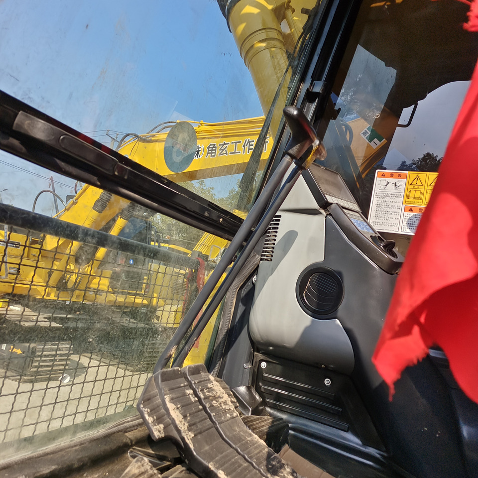 KOMATSU PC200-8 PC 200 - 8 - حفار زحاف: صورة 5 KOMATSU PC200-8 PC 200 - 8 - حفار زحاف: صورة 5