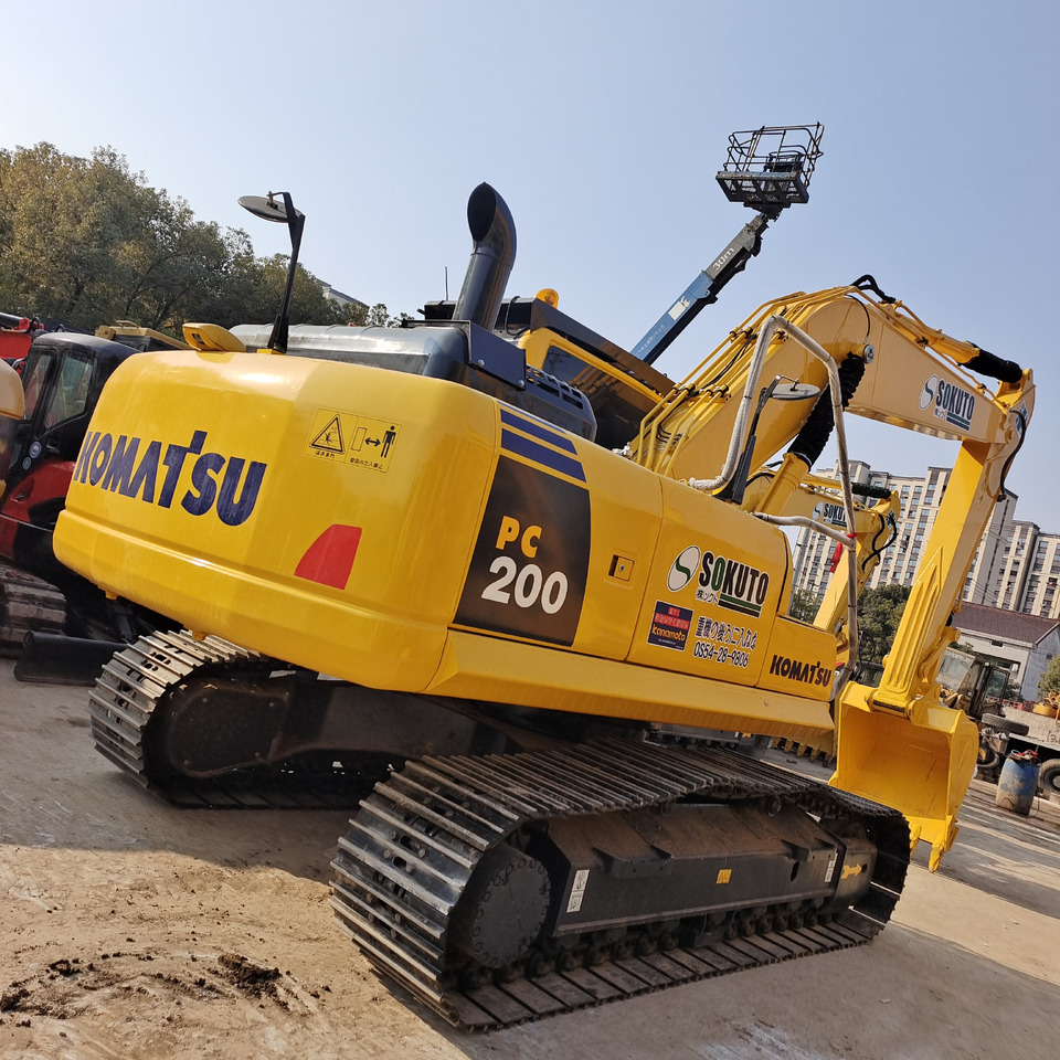 KOMATSU PC200-8 PC 200 - 8 - حفار زحاف: صورة 1 KOMATSU PC200-8 PC 200 - 8 - حفار زحاف: صورة 1