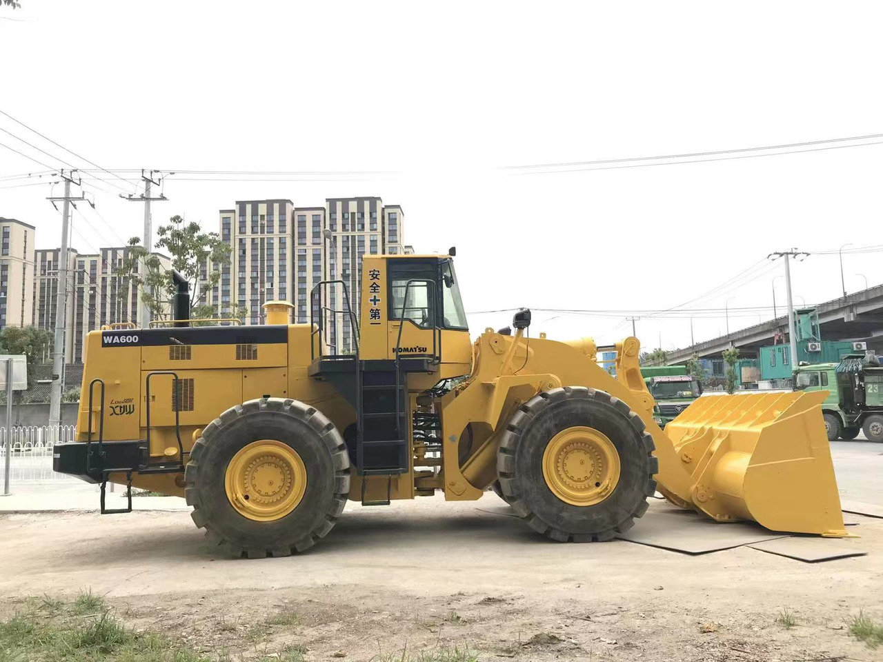 KOMATSU WA600-6 - اللودر بعجل: صورة 3 KOMATSU WA600-6 - اللودر بعجل: صورة 3