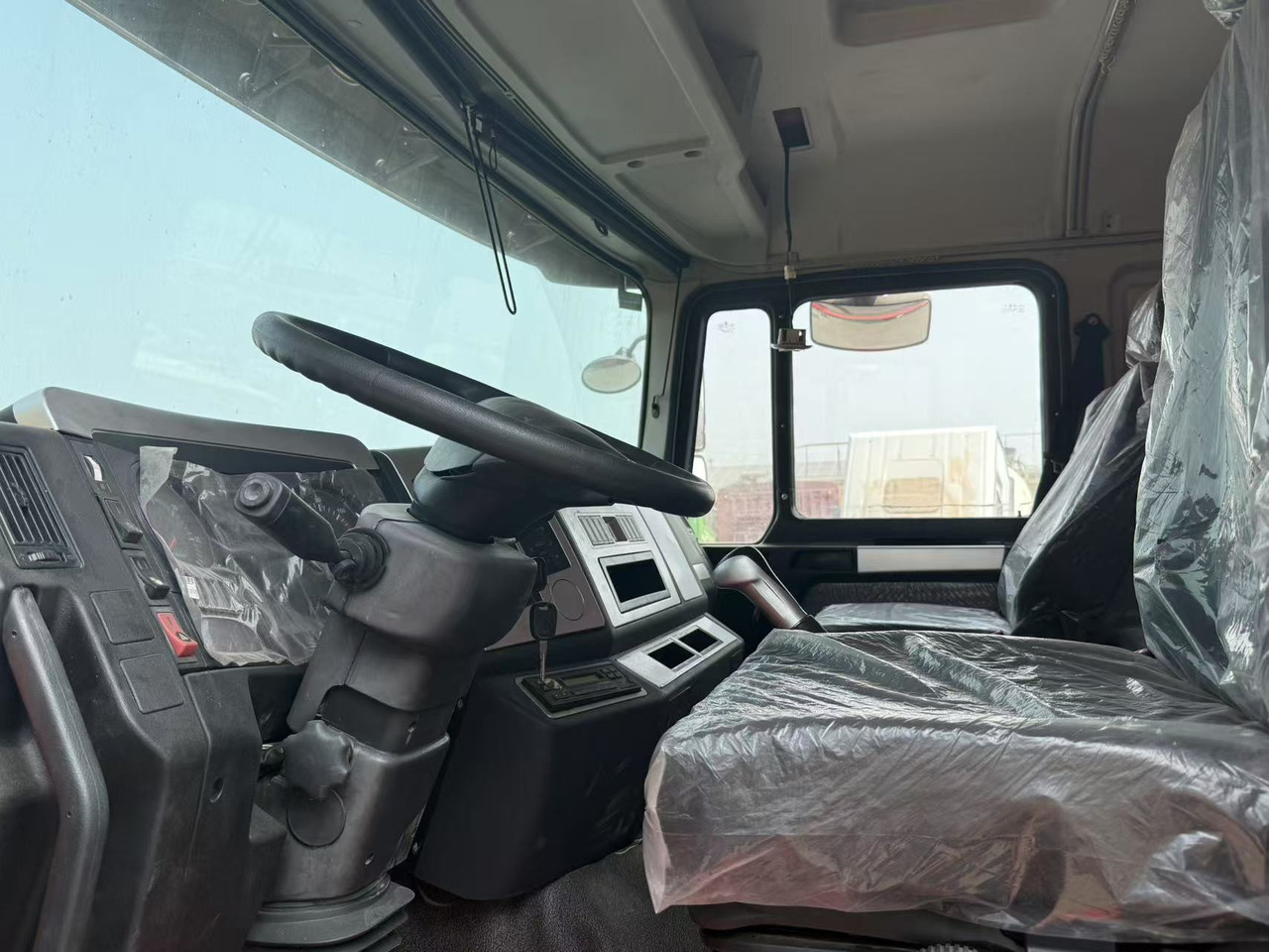 SHACMAN F3000 8*4 DUMP TRUCK - شاحنة قلاب: صورة 2 SHACMAN F3000 8*4 DUMP TRUCK - شاحنة قلاب: صورة 2