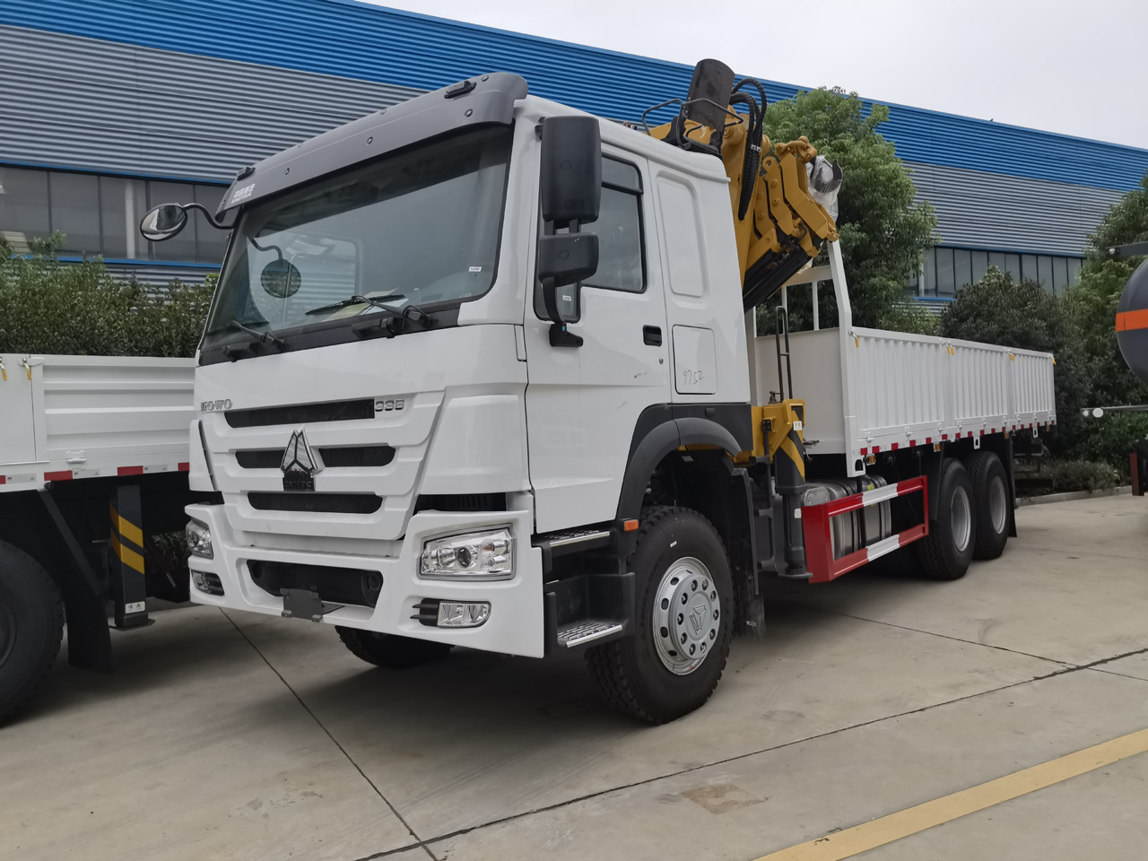 SINOTRUK HOWO 8 TON Knuckle Boom Crane TRUCK MOUNTED CRANE - شاحنة كرين: صورة 2 SINOTRUK HOWO 8 TON Knuckle Boom Crane TRUCK MOUNTED CRANE - شاحنة كرين: صورة 2