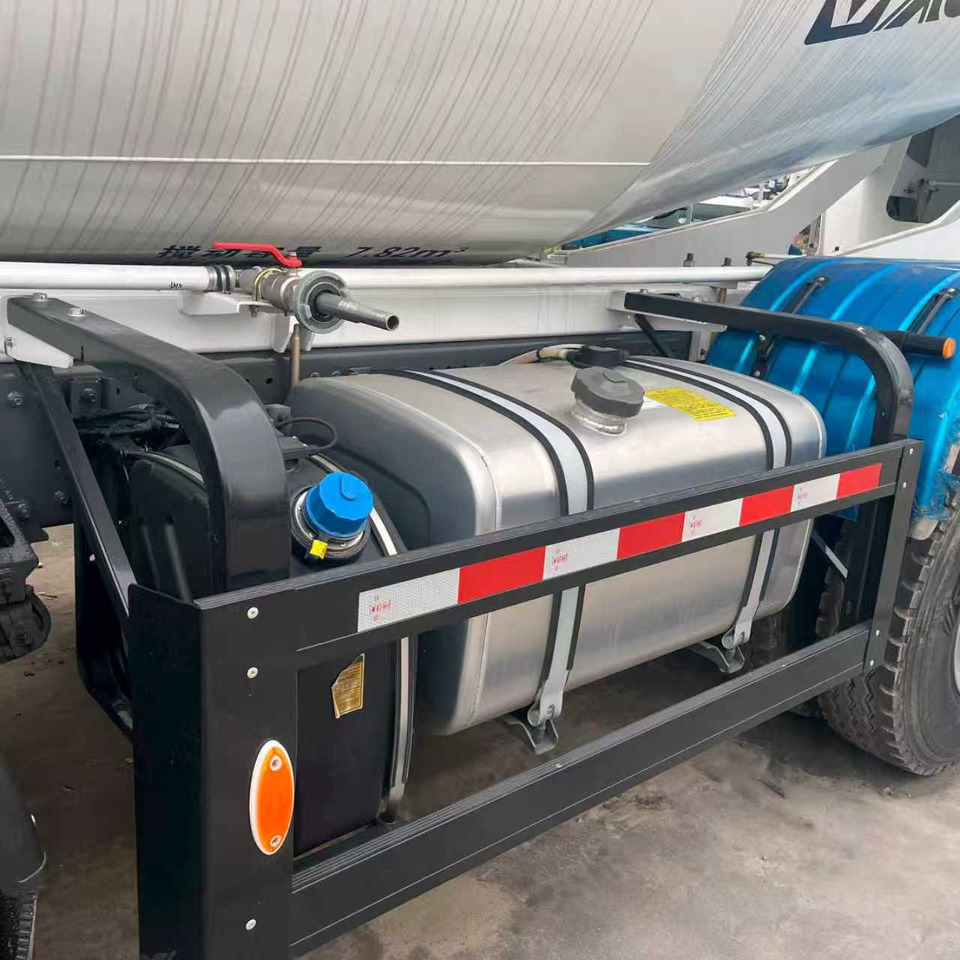 SINOTRUK HOWO TX350 Euro 5 STAGE Ⅴ - شاحنة خلاطة خرسانة: صورة 4 SINOTRUK HOWO TX350 Euro 5 STAGE Ⅴ - شاحنة خلاطة خرسانة: صورة 4