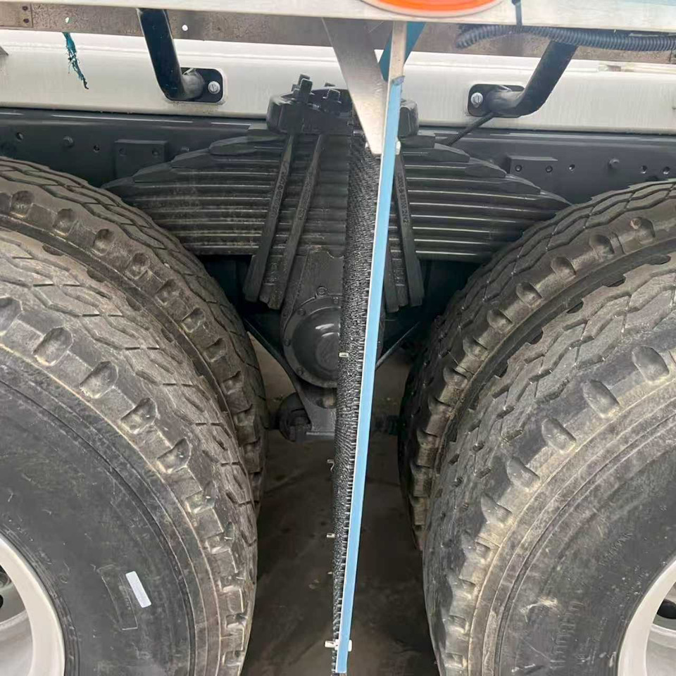 SINOTRUK HOWO TX350 Euro 5 STAGE Ⅴ - شاحنة خلاطة خرسانة: صورة 5 SINOTRUK HOWO TX350 Euro 5 STAGE Ⅴ - شاحنة خلاطة خرسانة: صورة 5