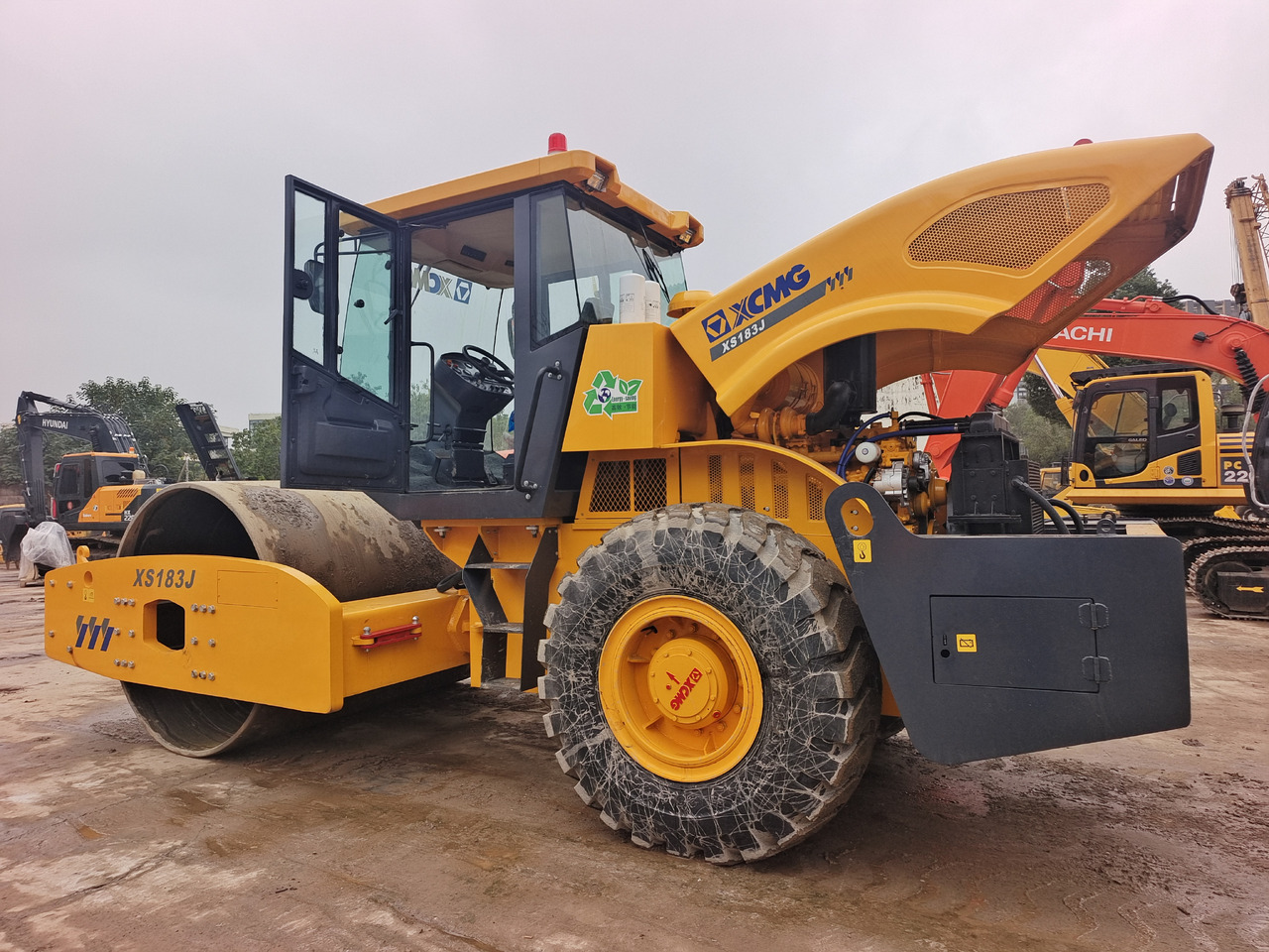 XCMG XS 183J - مدحلة اسفلت: صورة 1 XCMG XS 183J - مدحلة اسفلت: صورة 1