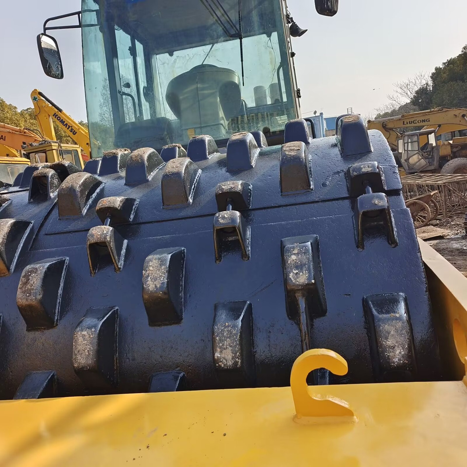 XCMG XS 223J WITH SHEEP FOOT PAD - مدحلة اسفلت: صورة 2 XCMG XS 223J WITH SHEEP FOOT PAD - مدحلة اسفلت: صورة 2