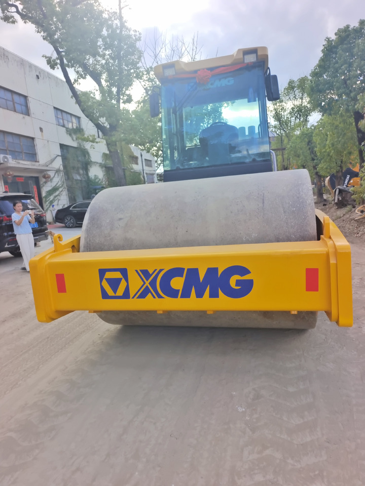 XCMG XS 223J - مدحلة اسفلت: صورة 3 XCMG XS 223J - مدحلة اسفلت: صورة 3