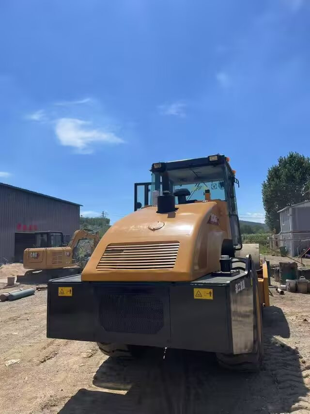 XCMG XS222J XS223J XS263J - مدحلة اسفلت: صورة 5 XCMG XS222J XS223J XS263J - مدحلة اسفلت: صورة 5