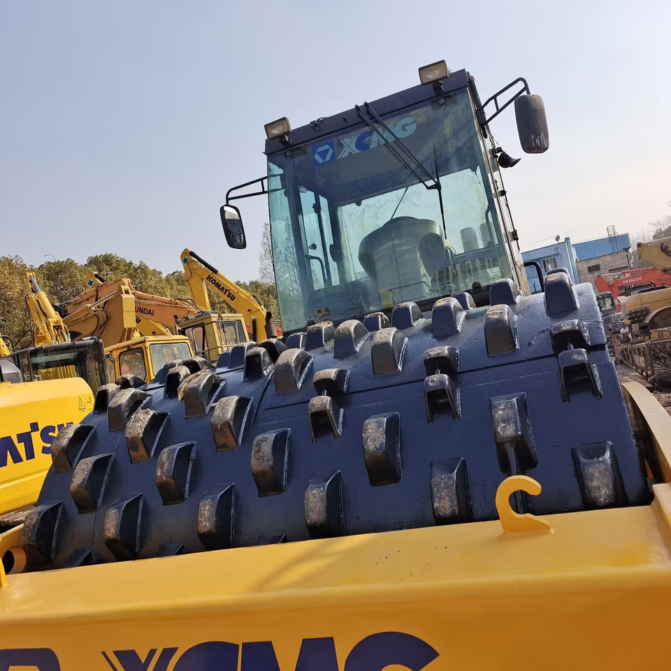 XCMG XS223J WITH SHEEP FOOT PAD - مدحلة اسفلت: صورة 1 XCMG XS223J WITH SHEEP FOOT PAD - مدحلة اسفلت: صورة 1