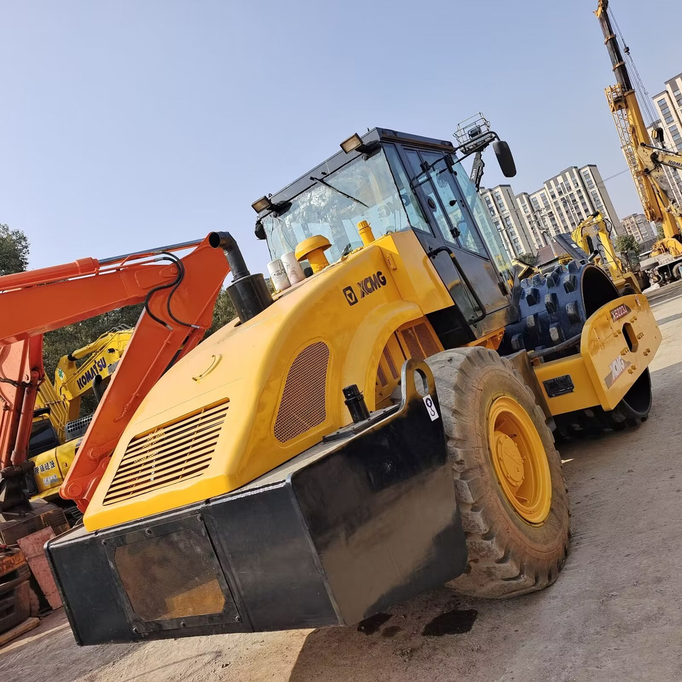 XCMG xs 223j XS223J Goat Horn Vibratory Roller Compactor - مدحلة اسفلت: صورة 4 XCMG xs 223j XS223J Goat Horn Vibratory Roller Compactor - مدحلة اسفلت: صورة 4