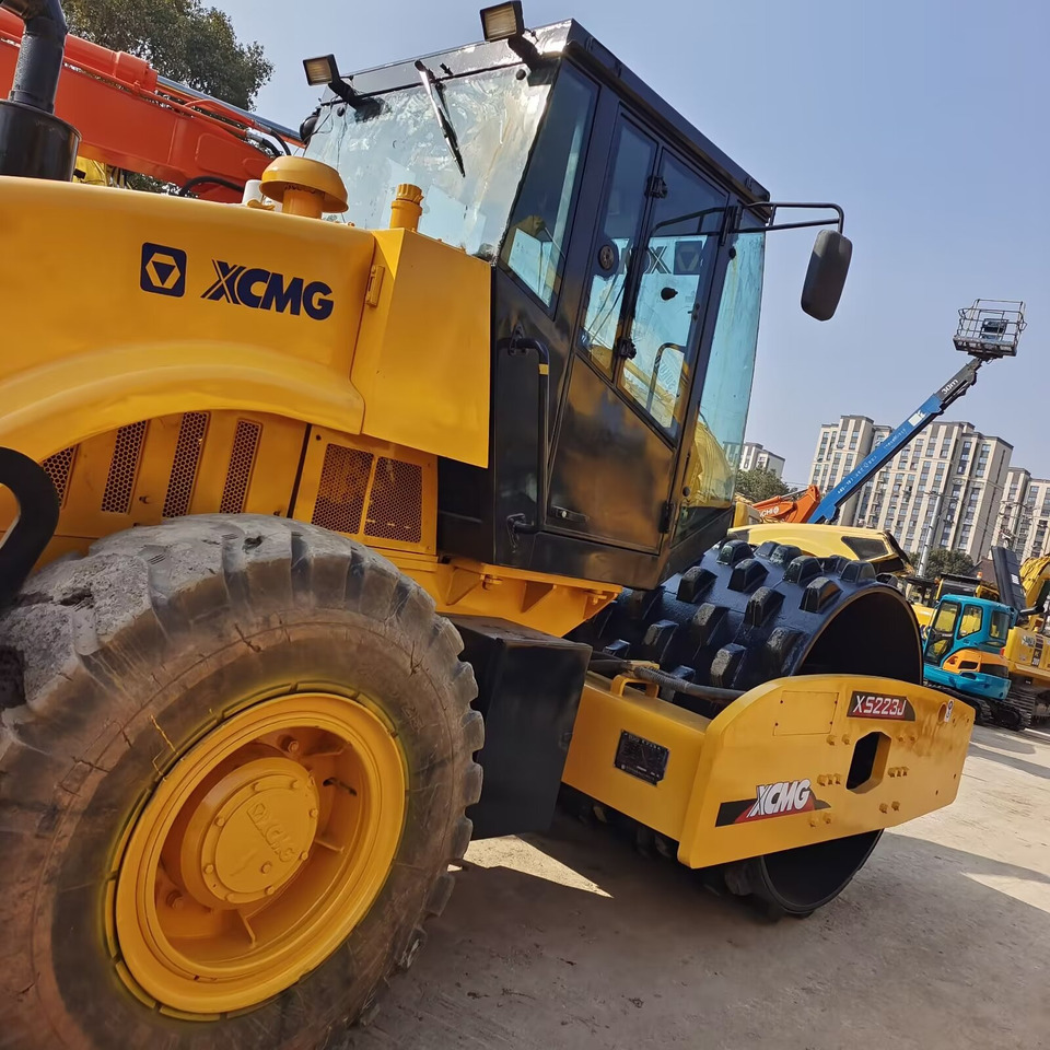XCMG xs 223j XS223J Goat Horn Vibratory Roller Compactor - مدحلة اسفلت: صورة 2 XCMG xs 223j XS223J Goat Horn Vibratory Roller Compactor - مدحلة اسفلت: صورة 2
