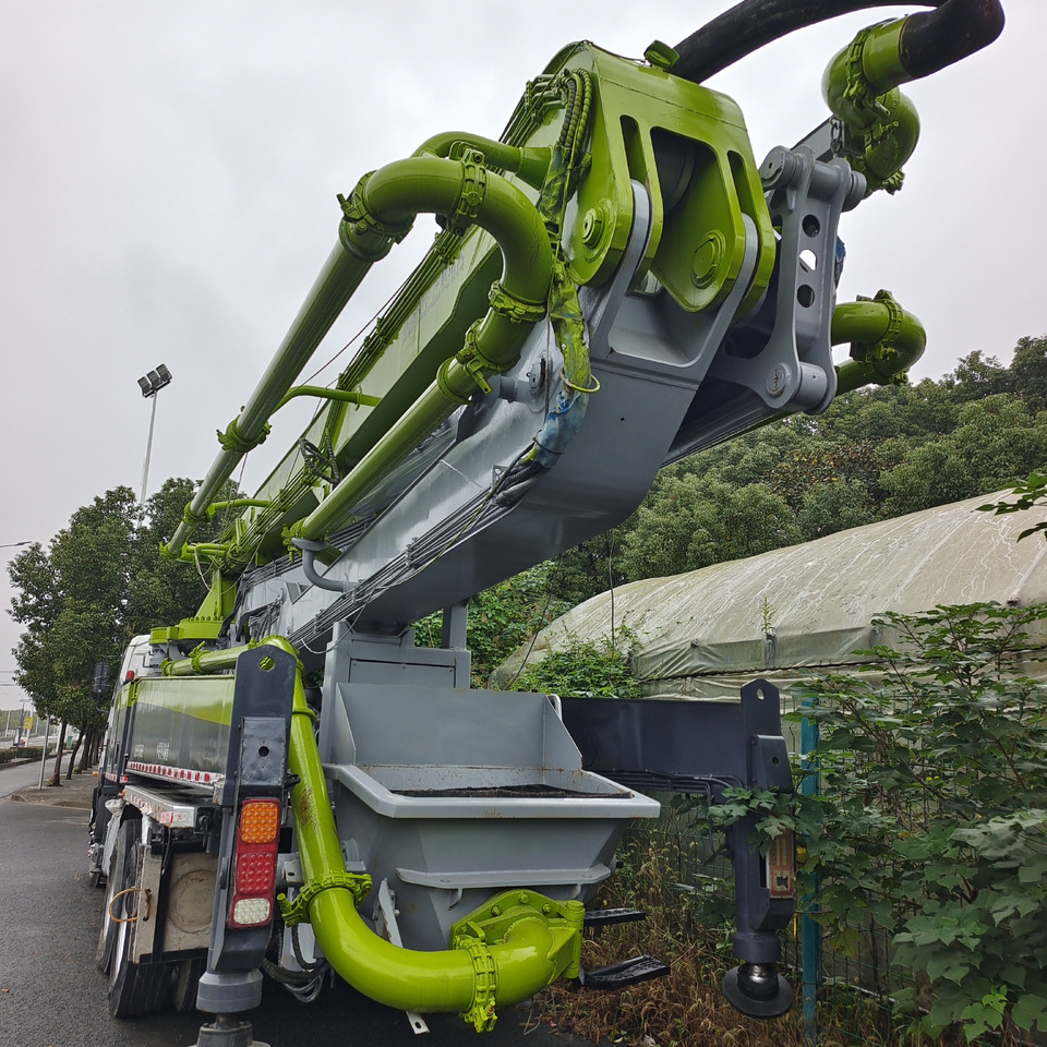 ZOOMLION ZLJ5336THBSE 47 METER PUMP TRUCK - مضخة خرسانة: صورة 2 ZOOMLION ZLJ5336THBSE 47 METER PUMP TRUCK - مضخة خرسانة: صورة 2