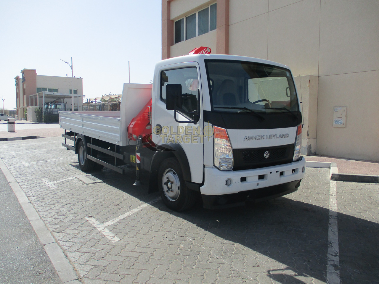 Ashok Leyland PARTNER LX 4x2 with Fassi F50A.022 Crane - شاحنة كرين: صورة 1 Ashok Leyland PARTNER LX 4x2 with Fassi F50A.022 Crane - شاحنة كرين: صورة 1