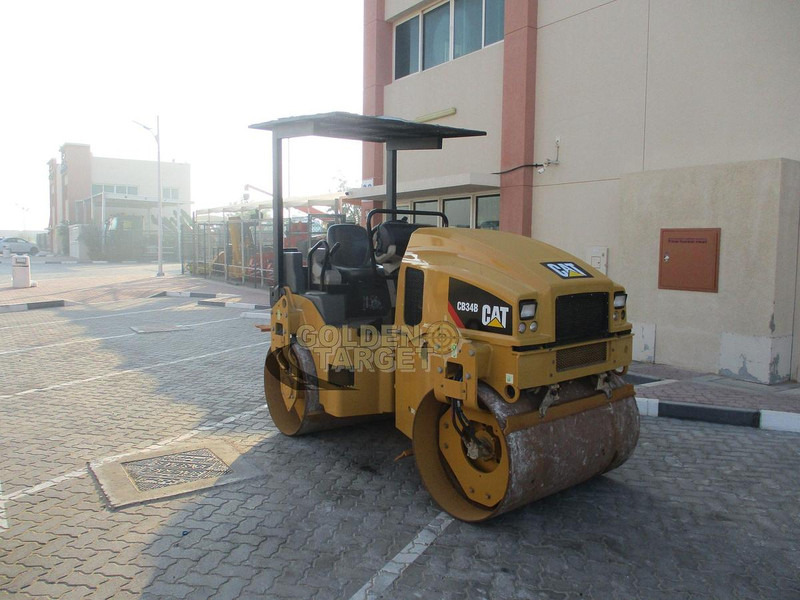Caterpillar CB34B Tandem Roller - اسطوانة المزرعة: صورة 1 Caterpillar CB34B Tandem Roller - اسطوانة المزرعة: صورة 1