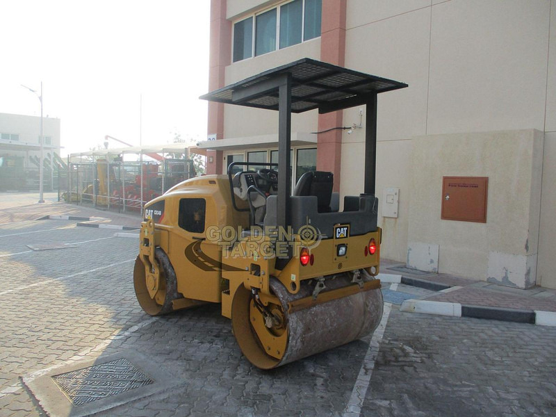 Caterpillar CB34B Tandem Roller - اسطوانة المزرعة: صورة 4 Caterpillar CB34B Tandem Roller - اسطوانة المزرعة: صورة 4