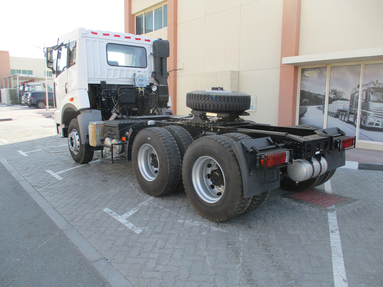 FAW 4181P2K15 6x4 Head Truck - وحدة جر: صورة 4 FAW 4181P2K15 6x4 Head Truck - وحدة جر: صورة 4