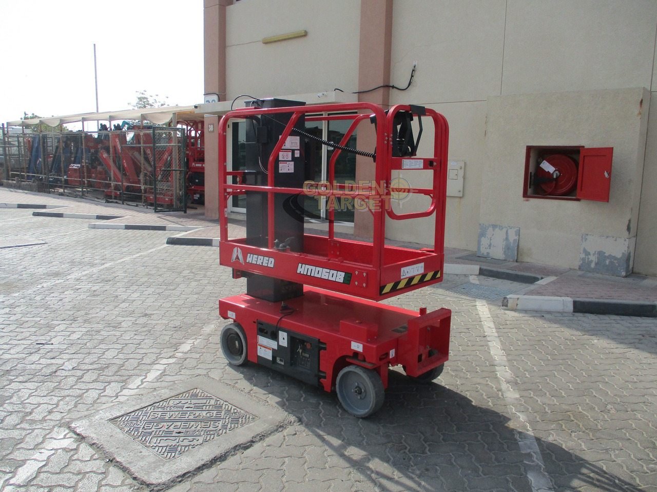 Hered HM0608E Vertical Mast Lift - رافعة هيدروليكية مقصية: صورة 1 Hered HM0608E Vertical Mast Lift - رافعة هيدروليكية مقصية: صورة 1