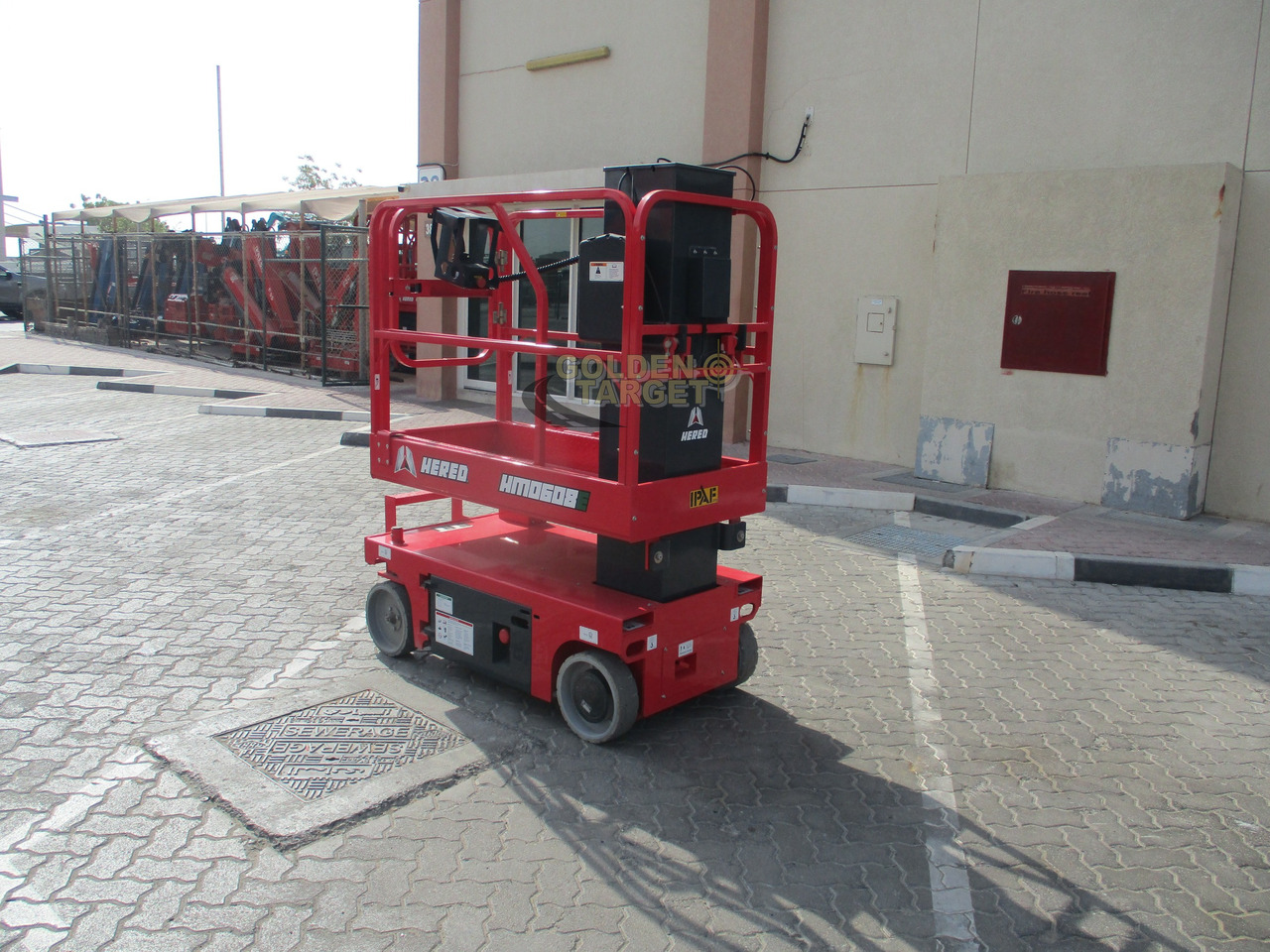 Hered HM0608E Vertical Mast Lift - رافعة هيدروليكية مقصية: صورة 4 Hered HM0608E Vertical Mast Lift - رافعة هيدروليكية مقصية: صورة 4