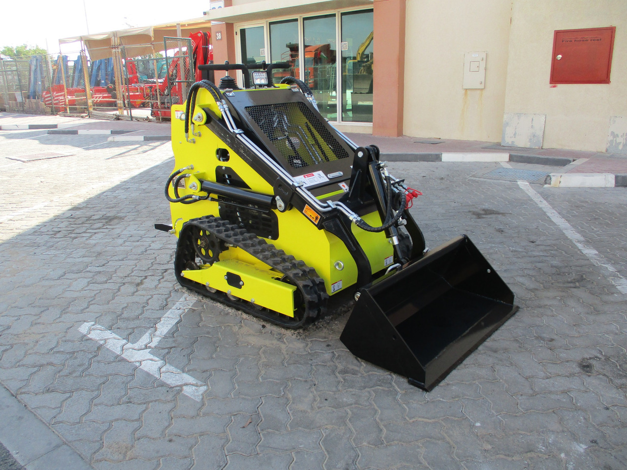 MACHPRO MPS330 Mini Skid Steer - شيول صغير: صورة 1 MACHPRO MPS330 Mini Skid Steer - شيول صغير: صورة 1