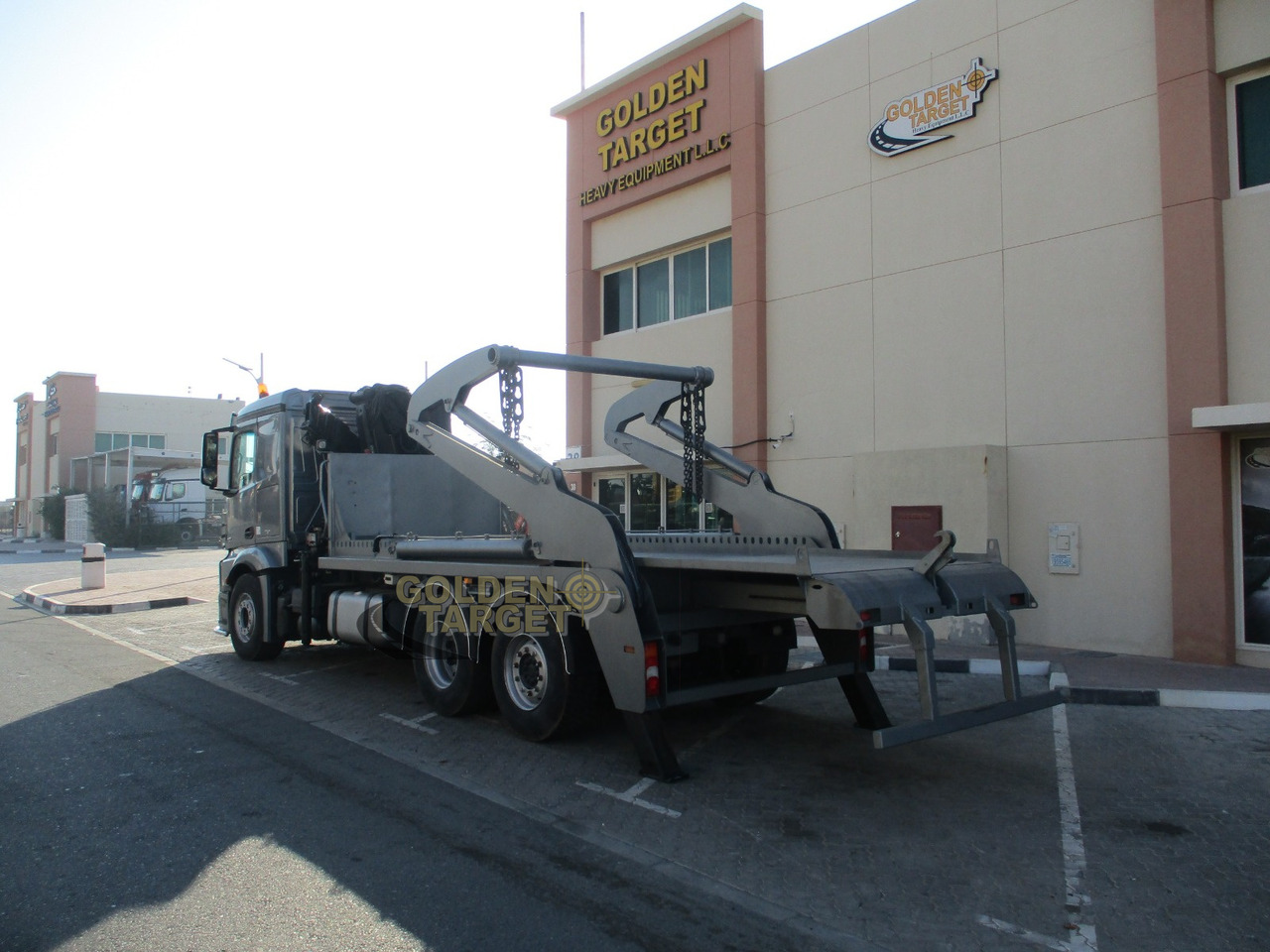 MERCEDES-BENZ 2642 6×2 DOUBLE SKIP LOADER with HIAB Crane - شاحنة نقل المخلفات: صورة 4 MERCEDES-BENZ 2642 6×2 DOUBLE SKIP LOADER with HIAB Crane - شاحنة نقل المخلفات: صورة 4