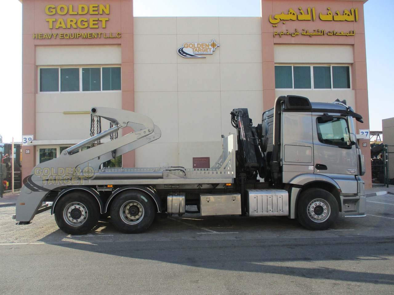 MERCEDES-BENZ 2642 6×2 DOUBLE SKIP LOADER with HIAB Crane - شاحنة نقل المخلفات: صورة 5 MERCEDES-BENZ 2642 6×2 DOUBLE SKIP LOADER with HIAB Crane - شاحنة نقل المخلفات: صورة 5