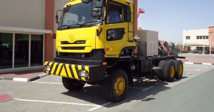 Nissan UD CZ4YL 6x6 Chassis Truck - شاحنة هيكل كابينة: صورة 1 Nissan UD CZ4YL 6x6 Chassis Truck - شاحنة هيكل كابينة: صورة 1