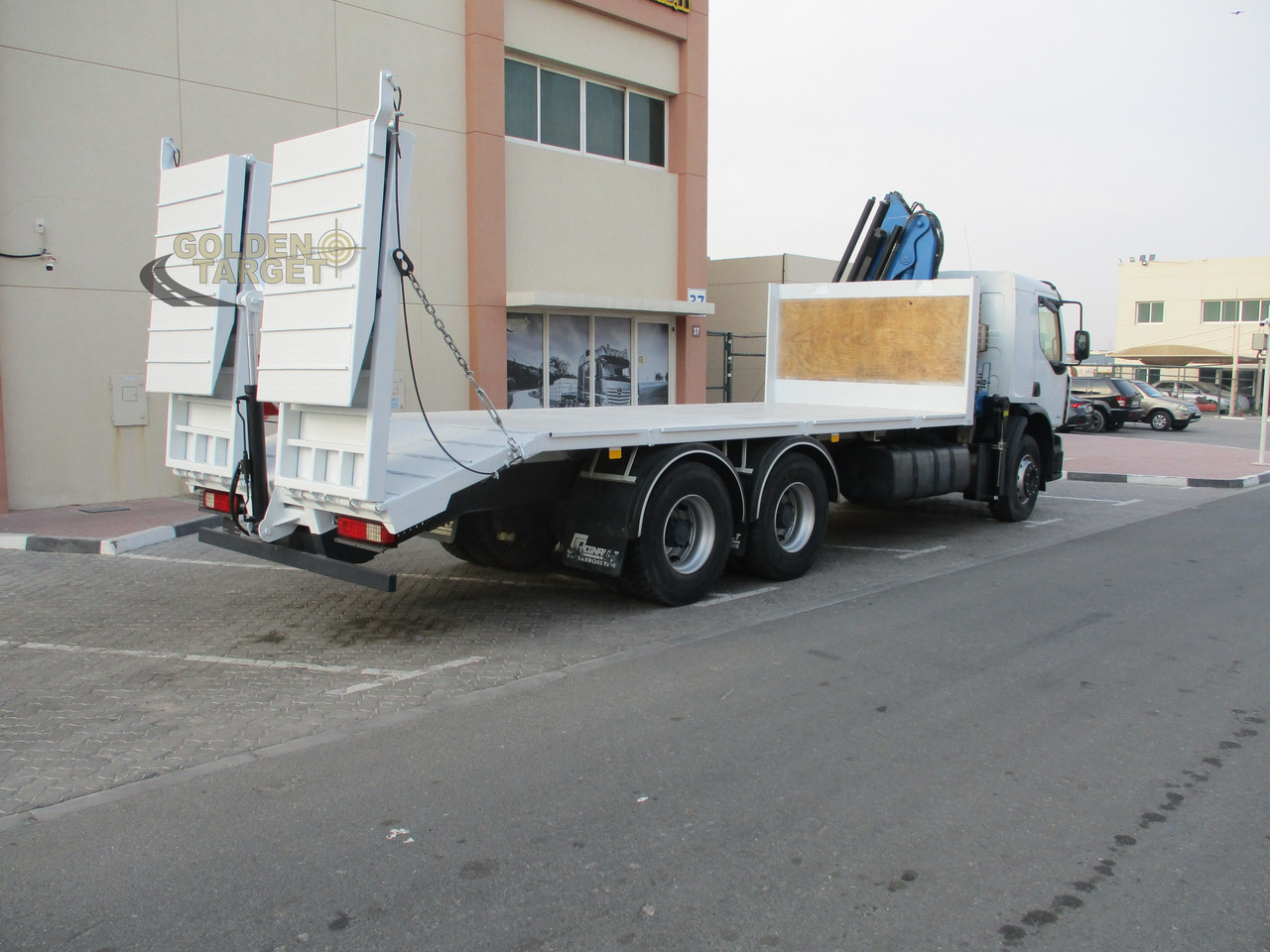 RENAULT Kerax 380 6×4 Crane Truck - شاحنة كرين: صورة 3 RENAULT Kerax 380 6×4 Crane Truck - شاحنة كرين: صورة 3